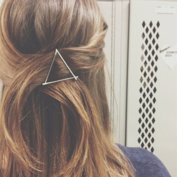 Minimalist Triangle Barrette Hair Clip - Picture 2 of 6